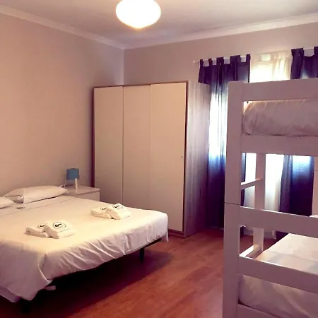 Semesterbostad Spacious House In Atalaia With Shared Pool