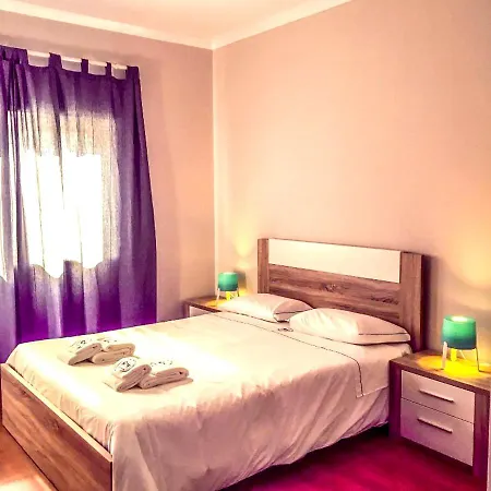Spacious House In Atalaia With Shared Pool 펜션