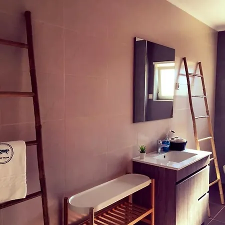 펜션 Spacious House In Atalaia With Shared Pool *