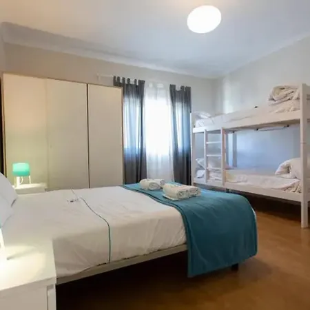 펜션 Spacious House In Atalaia With Shared Pool *