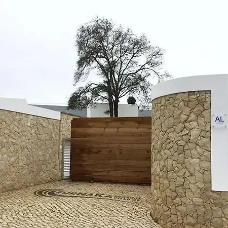 Spacious House In Atalaia With Shared Pool 펜션 로리냐