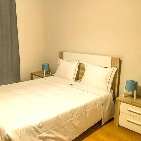 別荘 Spacious House In Atalaia With Shared Pool