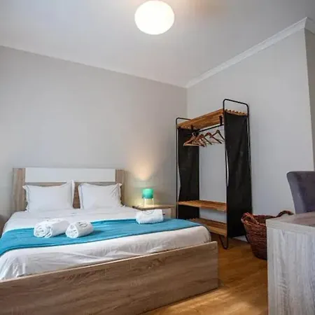 別荘 Spacious House In Atalaia With Shared Pool *